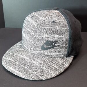 Nike True Swoosh Logo,Men's Tech Pack Black  Snapback Hat.